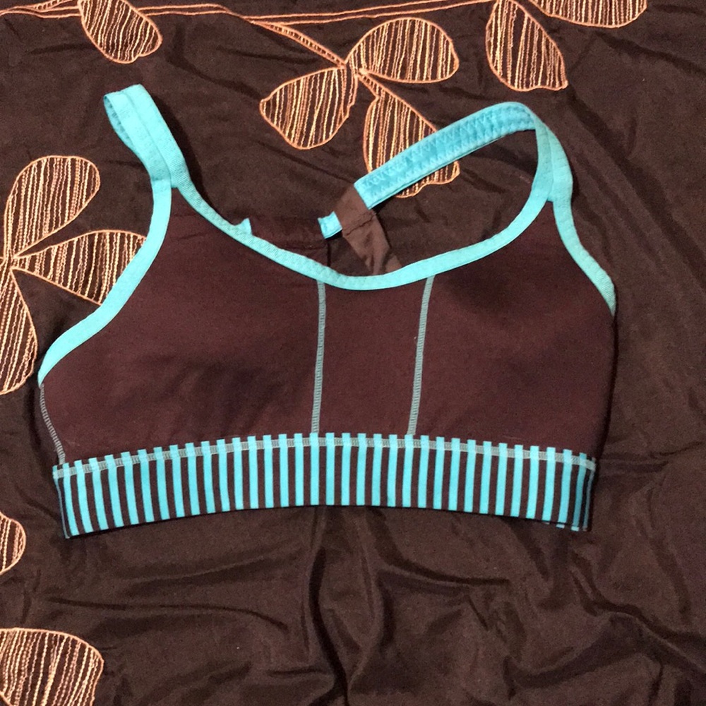 Shirts, exercise bra - Picture 3 of 3